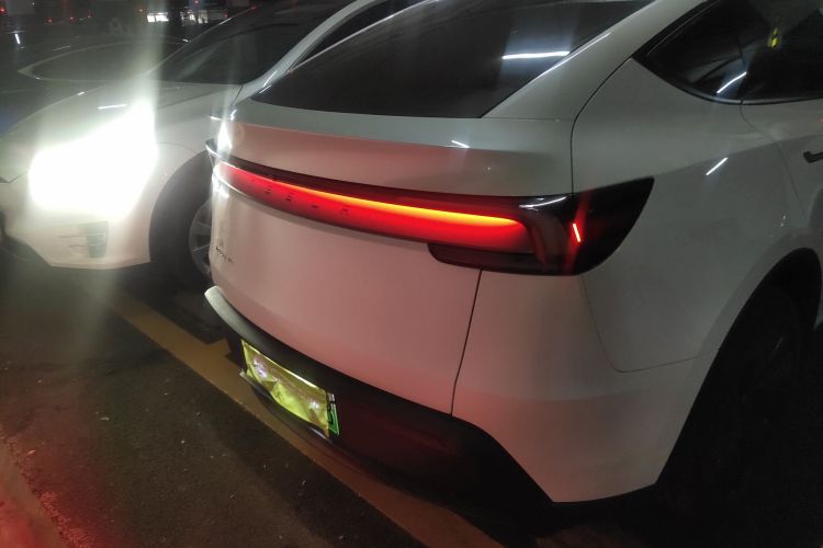 特斯拉 Model Y 2025款 长续航全轮驱动版车身外观6004