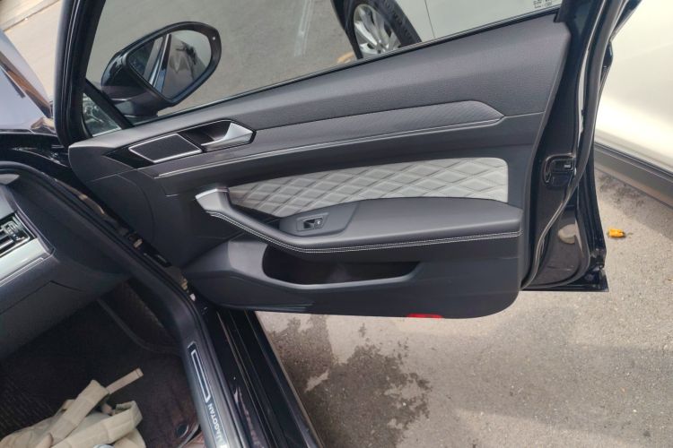 大众 迈腾 2023款 200万辆纪念版 330TSI DSG领先型中控内饰42