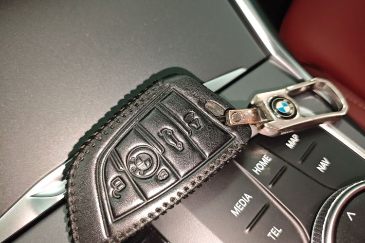 宝马3系 2025款 325i M运动套装中控内饰7001