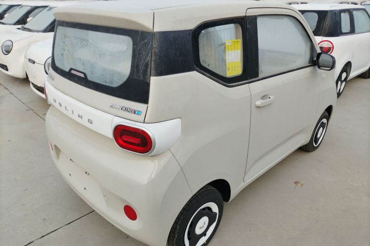 五菱汽车 宏光MINIEV 2024款 第三代 215km 青春版车身外观7