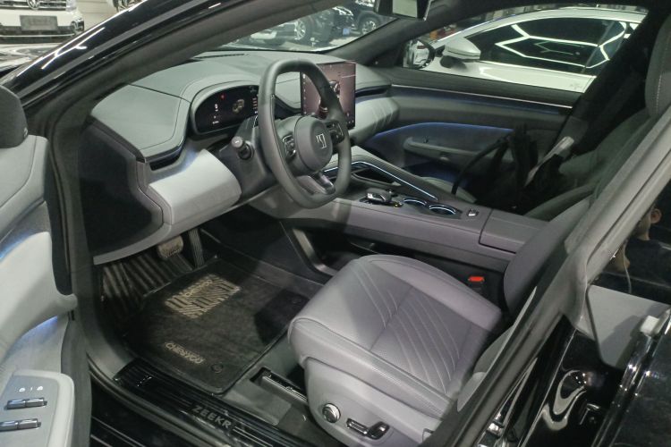 极氪001 2025款 WE版 100kWh 后驱中控内饰7003