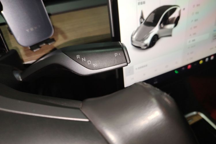 特斯拉 Model Y 2021款 标准续航后驱版中控内饰18