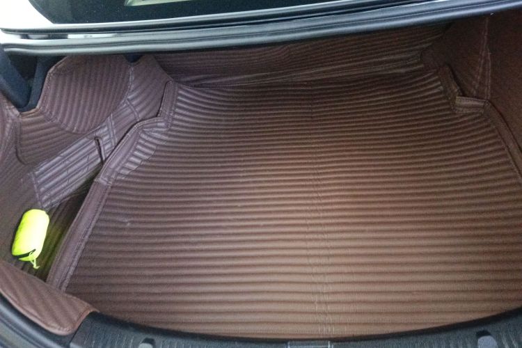 奔驰E级 2023款 E 260 L局部细节23