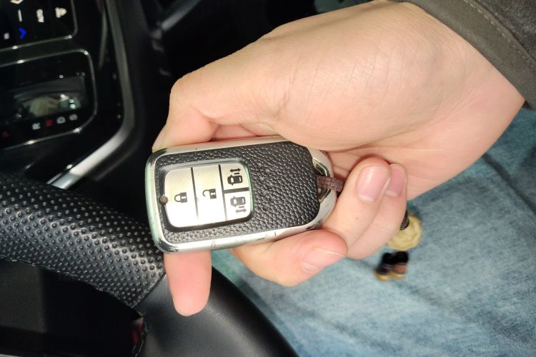 本田 艾力绅 2019款 2.0L 混动豪华版中控内饰7001