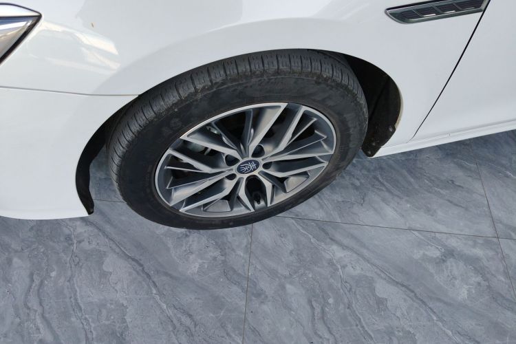 比亚迪 秦PLUS 2021款 DM-i 120KM 旗舰型车身外观6001