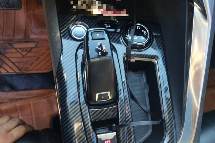 标致4008 2017款 350THP 豪华版中控内饰18