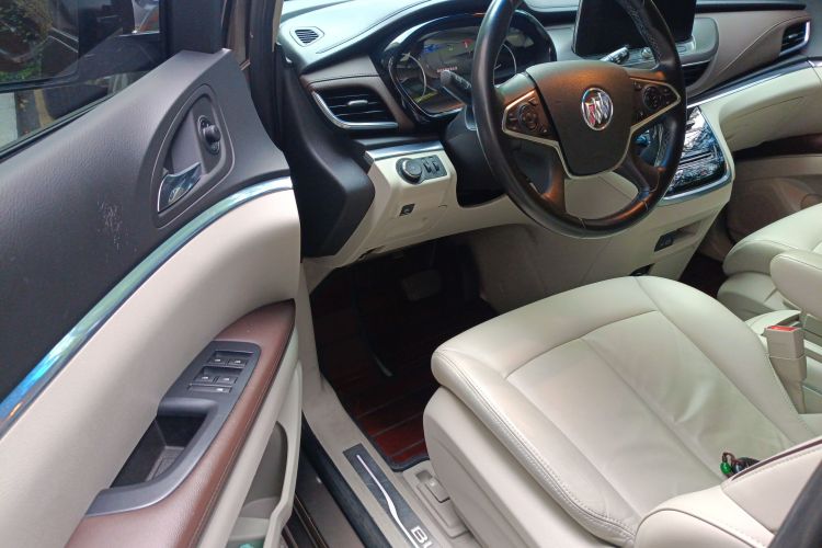 别克GL8 2020款 陆上公务舱 652T 尊贵型中控内饰20