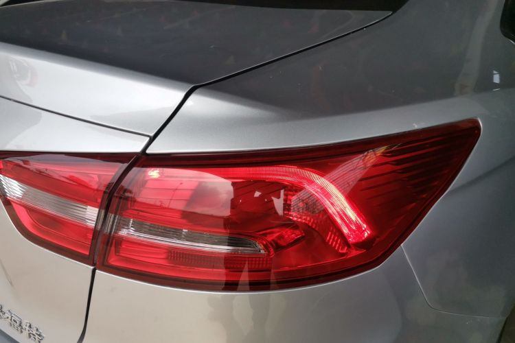 福特 福睿斯 2017款 幸福版 1.5L 自动时尚型车身外观9