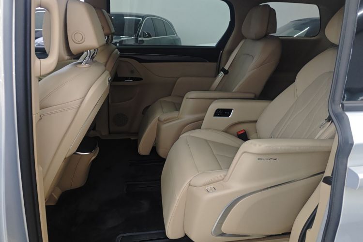 别克GL8新能源 2025款 陆尚 尊享版 7座中控内饰21