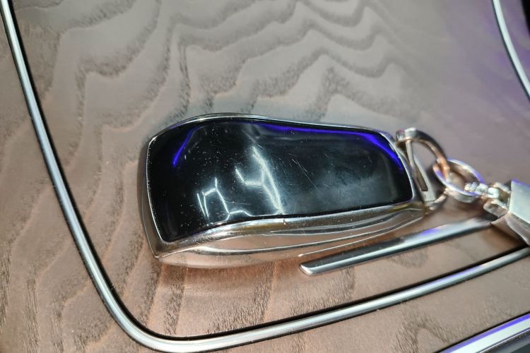 奔驰E级 2022款 改款 E 300 L 时尚型中控内饰11