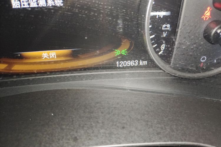 别克 君越 2016款 28T 豪华型中控内饰15