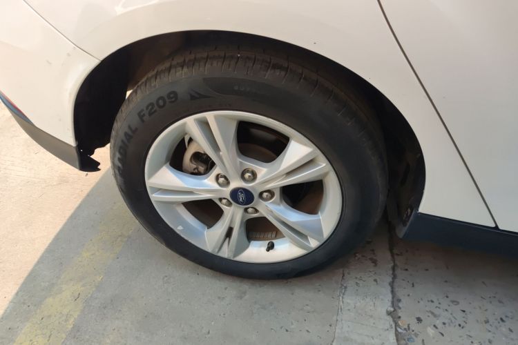 福特 福克斯 2017款 两厢 1.6L 自动舒适型智行版车身外观6003