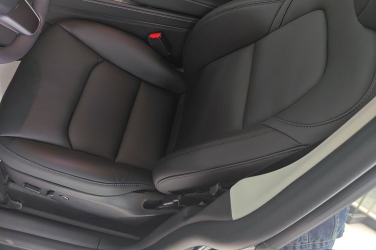 特斯拉 Model Y 2024款 长续航全轮驱动版中控内饰19