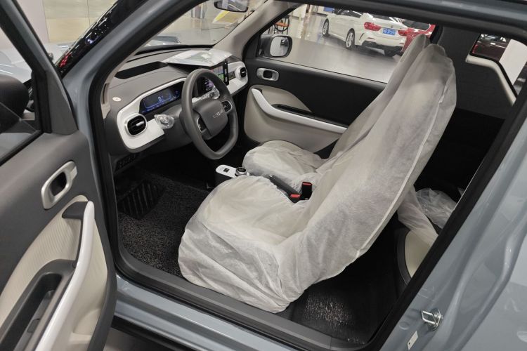 吉利银河 2025款 210km 熊猫卡丁中控内饰20