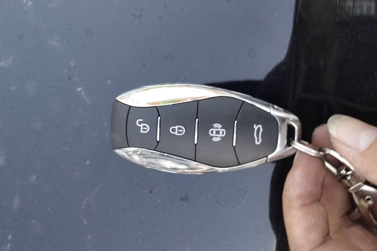 红旗H5 2023款 1.5T DCT智联旗韵版中控内饰7001