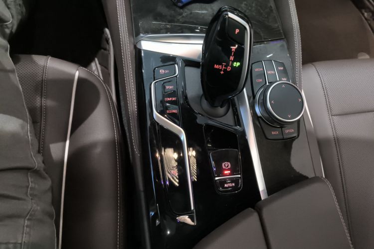 宝马5系 2022款 改款 525Li M运动套装中控内饰18