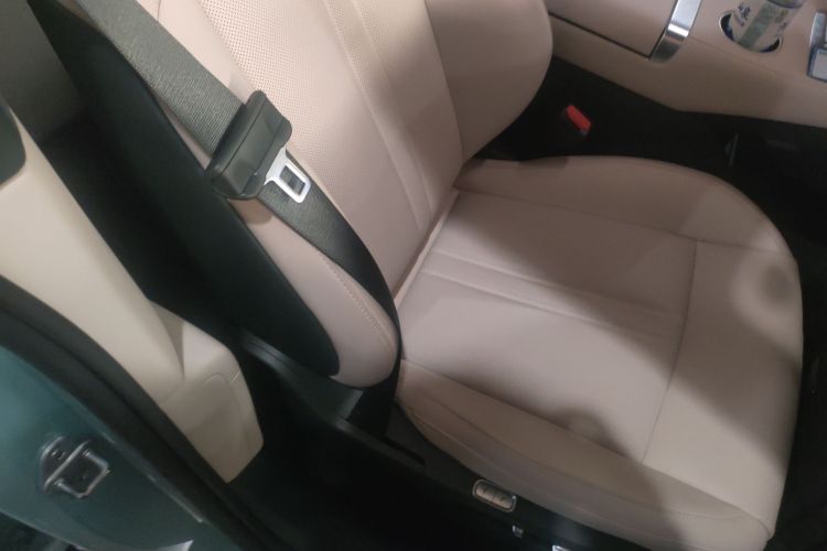 小米汽车 小米YU7 2025款 超长续航高性能四驱Max版局部细节41