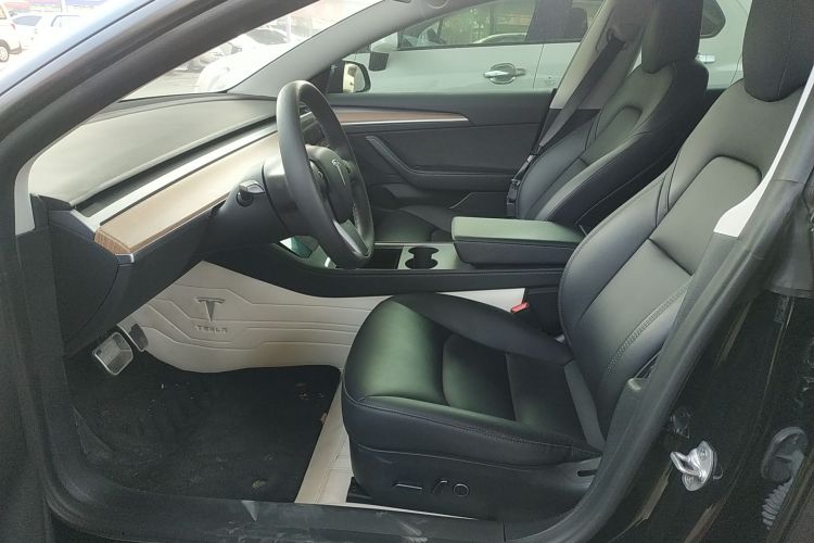 特斯拉 Model 3 2022款 后轮驱动版中控内饰19