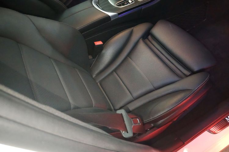 奔驰C级 2019款 改款 C 260 L 4MATIC 运动版局部细节41