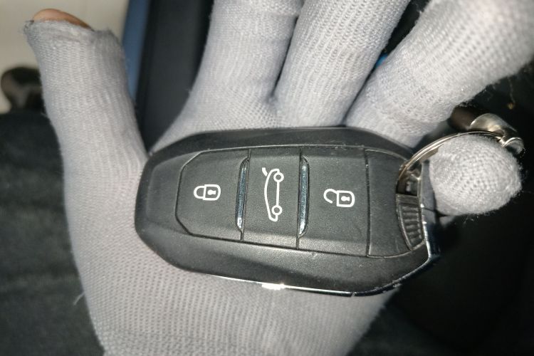 标致308S 2015款 1.6T 自动睿驰版中控内饰7001