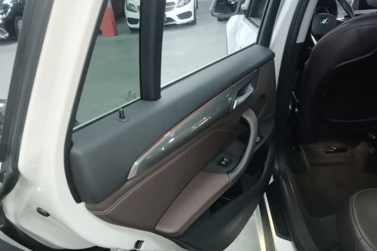 宝马X1 2019款 sDrive18Li 尊享型中控内饰7008