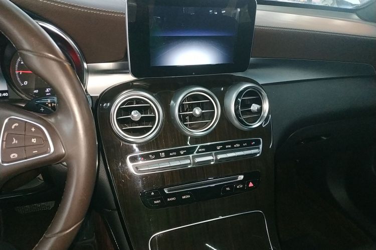 奔驰GLC 2018款 改款 GLC 260 4MATIC 动感型中控内饰16