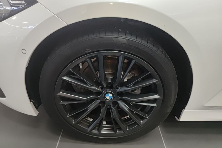 宝马3系 2024款 325i M运动曜夜套装车身外观6007