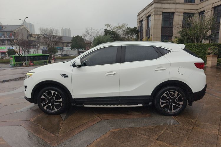 东南DX7 2018款 1.5T 自动荣耀版车身外观4