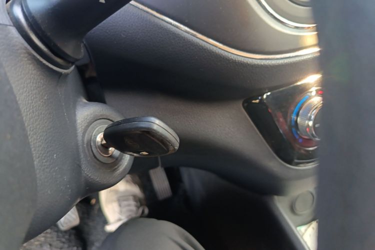 长安凯程 2017款 1.5L欧诺S舒适型EA15-AB中控内饰11