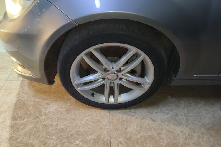 奔驰C级 2013款 C 260 CGI 优雅型车身外观35