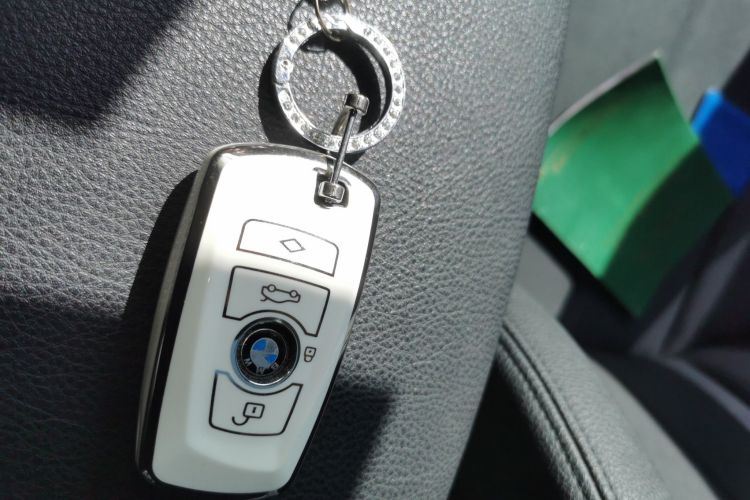 宝马3系 2016款 316i 时尚型中控内饰7001