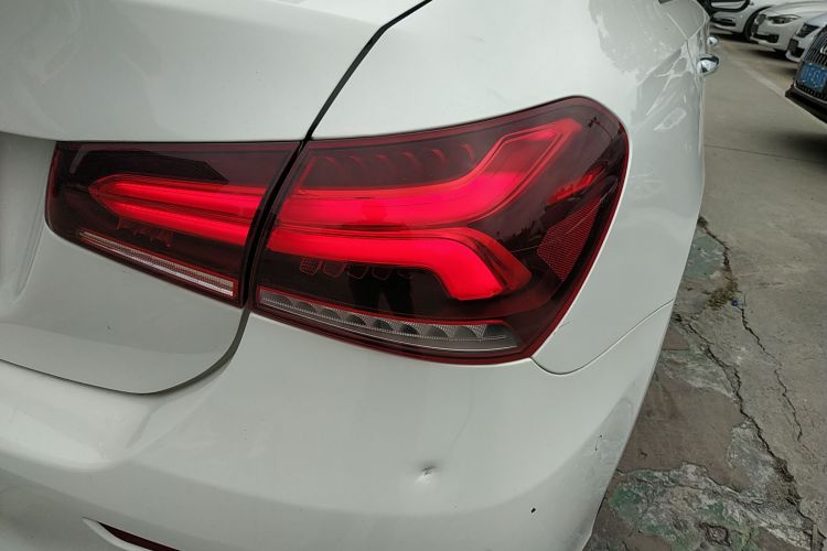 奔驰A级 2019款 A 200 L 运动轿车车身外观9