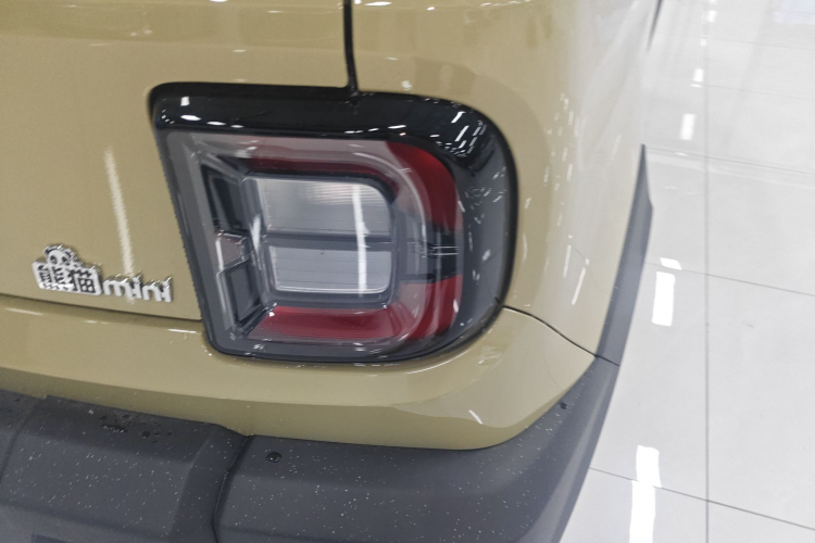 吉利银河 2025款 210km 熊猫骑士车身外观9