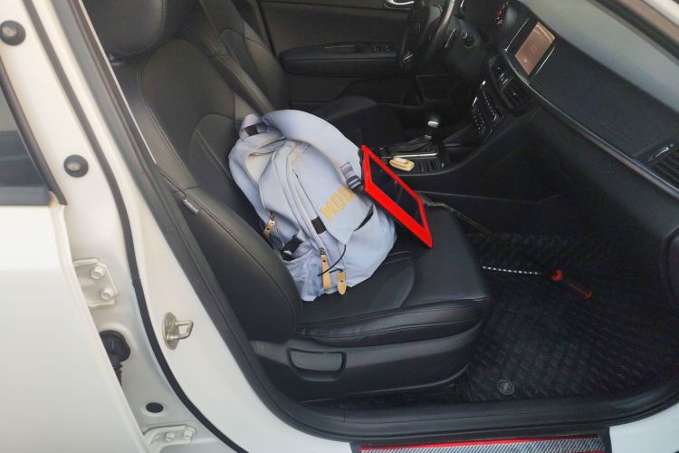 起亚K5 2016款 1.6T 自动LUX中控内饰41