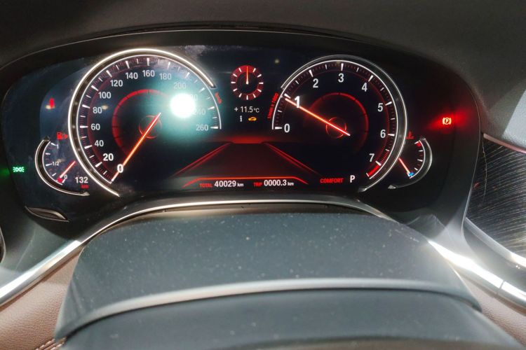 宝马7系 2018款 730Li 领先型 M运动套装中控内饰14