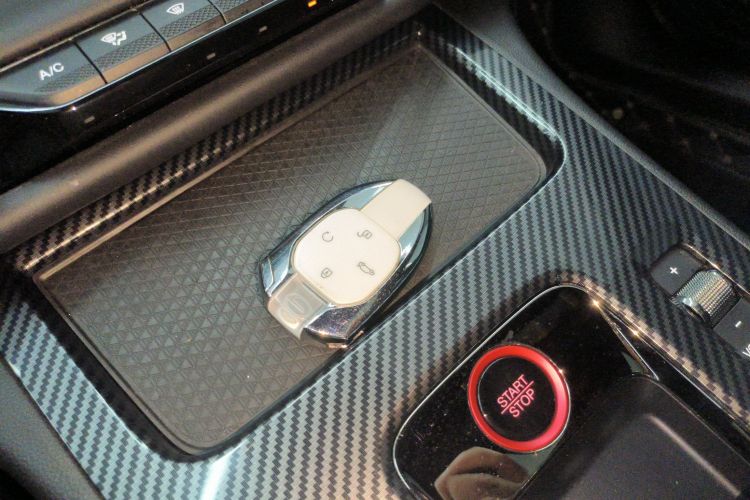 广汽传祺 影豹 2023款 270T DCT J16版中控内饰7001