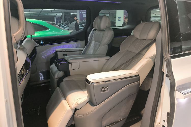 极氪009 2022款 WE版中控内饰21