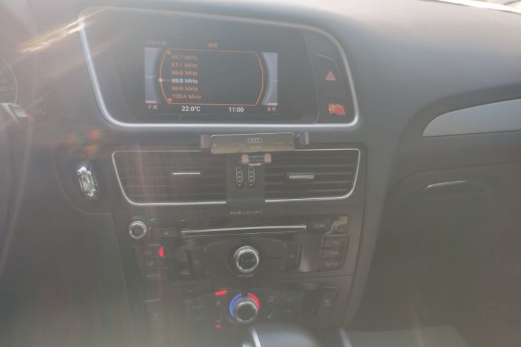 奥迪Q5 2018款 典藏版 40 TFSI 进取型中控内饰16