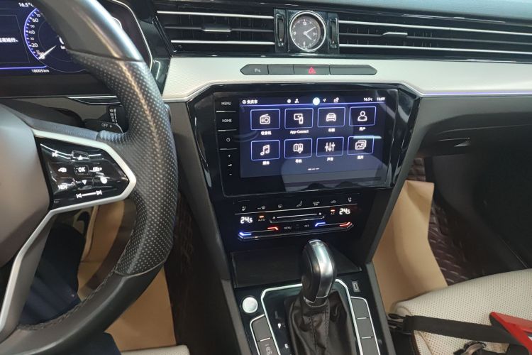 大众 迈腾 2025款 改款 众享款 330TSI DSG豪华型中控内饰16