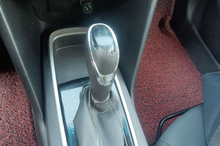 雪佛兰 科沃兹 2019款 320 自动欣享天窗版中控内饰18