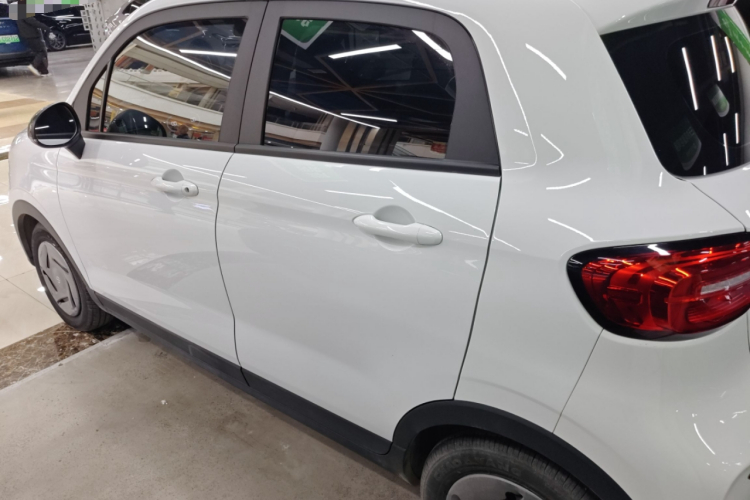 零跑汽车 零跑T03 2023款 200轻享版车身外观4