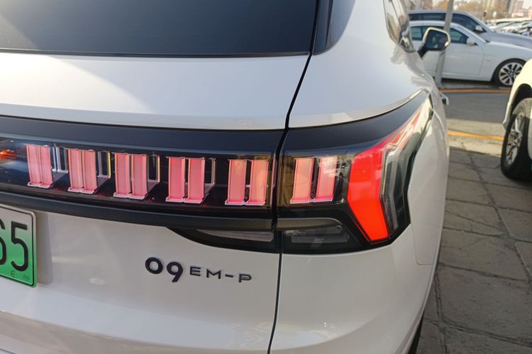 领克09 EM-P 2023款 2.0TD EM-P 远航版PM 七座车身外观6006