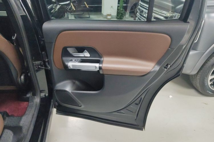 奔驰GLB 2022款 GLB 220 时尚型中控内饰7003