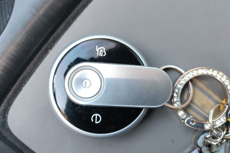 奔腾 悦意03 2025款 565km 乐享版中控内饰11