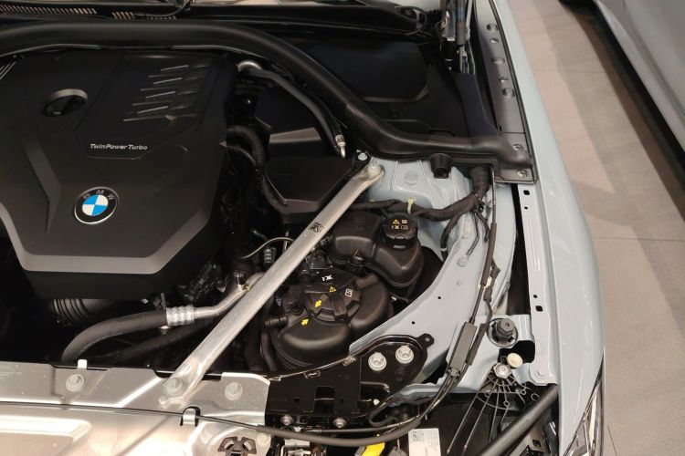 宝马4系 2024款 430i M运动曜夜套装机舱底盘26