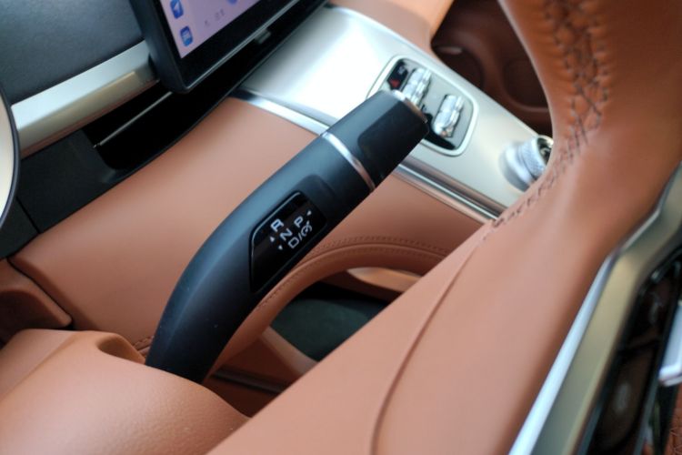 欧拉闪电猫 2022款 555km 尊贵版中控内饰18