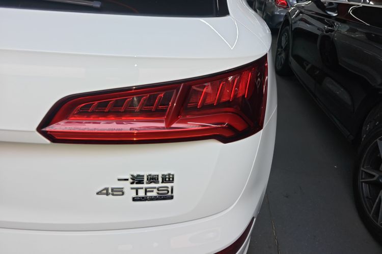 奥迪Q5L 2018款 45 TFSI 尊享时尚型 国VI车身外观9