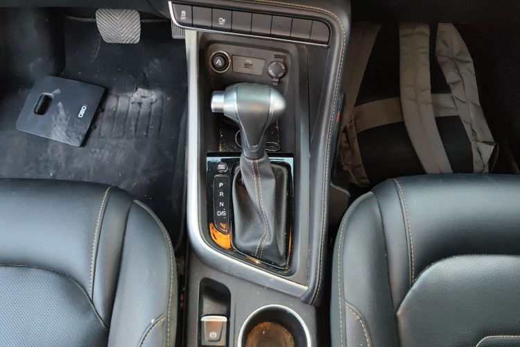 江汽集团 瑞风S4 2019款 1.6L CVT梦想型中控内饰18