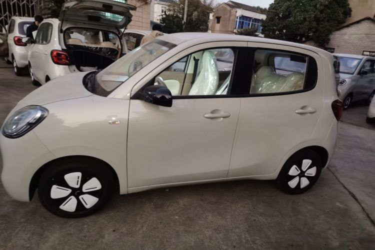 五菱汽车 宏光MINIEV 2025款 四门版 进阶款车身外观4