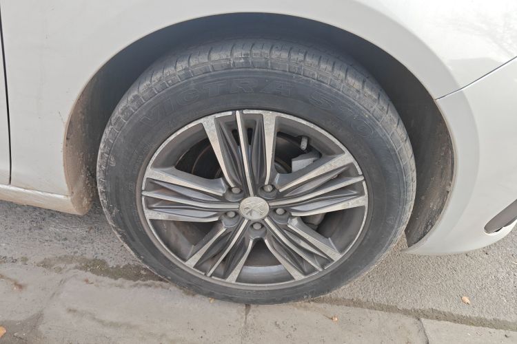 标致308 2016款 1.6L 自动时尚版车身外观10